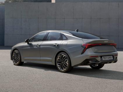 rent a kia k5 in dubai