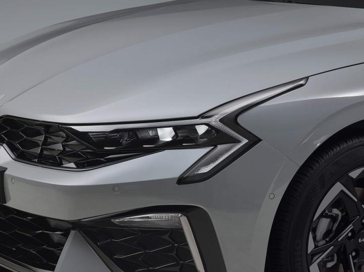 rent a car kia k5 uae photo